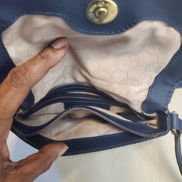 Michael Kors Bedford Blue Flap Zipper Nylon Crossbody Bag - Picture 4 of 10